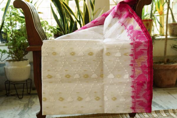 Authentic Jamdani Saree from Bangladesh - white and pink