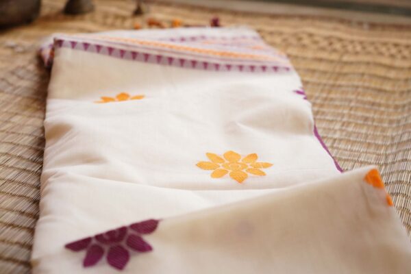 OFF WHITE TANGAIL SAREE FLOWER DESIGN ALL OVER THE BODY. 100% Cotton