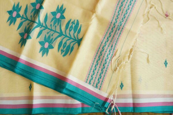 OFF WHITE TANGAIL SAREE WITH RED AND BLUE PAAR. 100% Cotton .