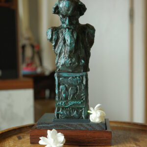 Hand-painted Rabindranath Tagore collectible bust inspired by Ramkinkar Baij, mounted on a wooden display base