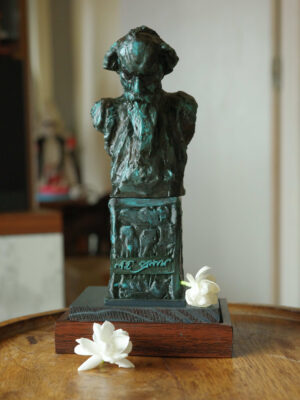 Hand-painted Rabindranath Tagore collectible bust inspired by Ramkinkar Baij, mounted on a wooden display base