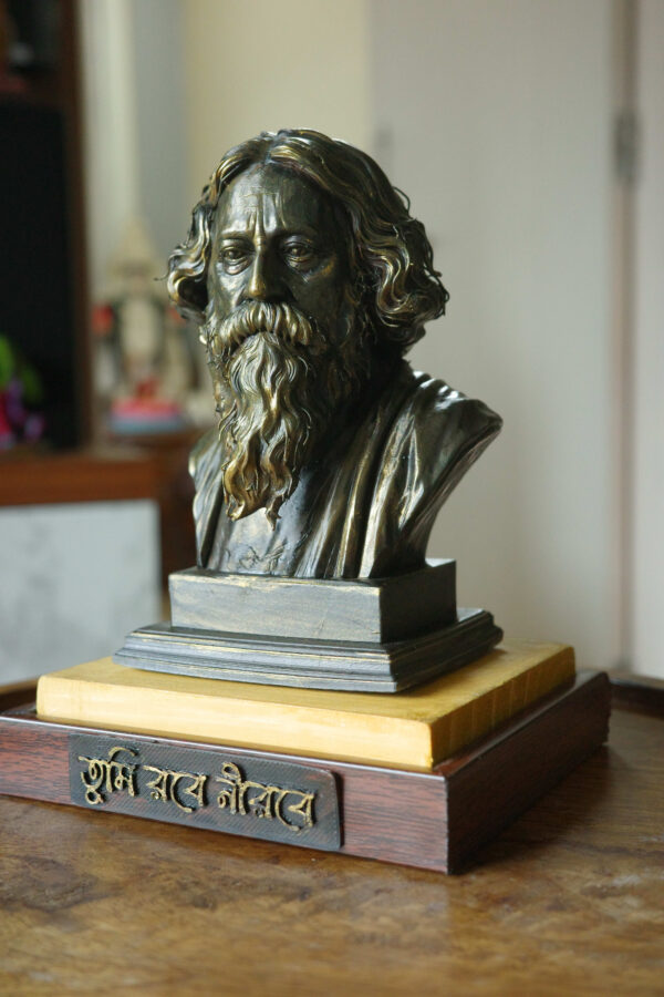 Hand-painted Rabindranath Tagore collectible tabletop sculpture mounted on a wooden display base from the Ghodadum Bengal Heritage Collection