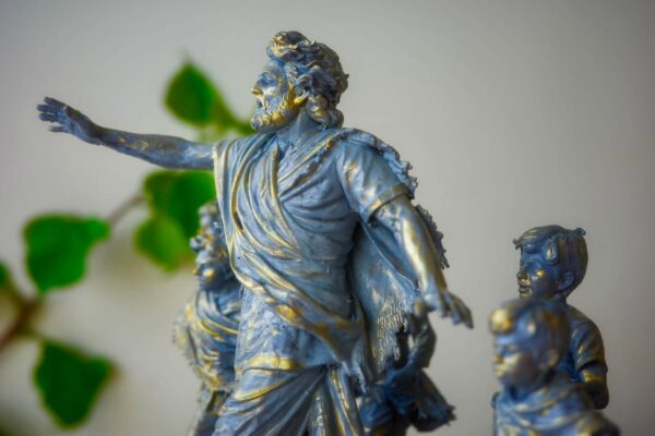 resistance 2 Resistance sculpture inspired by Satyajit Ray's Hirak Rajar Deshe, featuring Udayan Pandit leading the students
